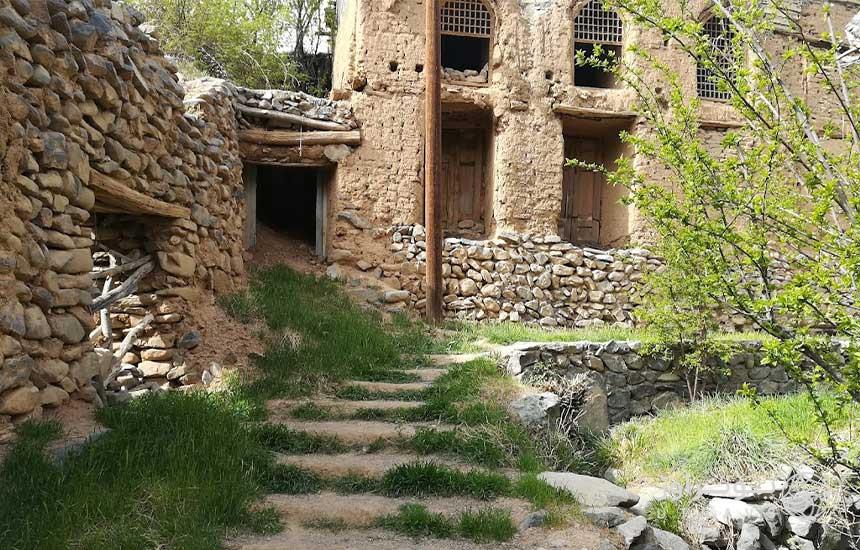 روستای طامه از زیباترین روستاهای اطراف اصفهان